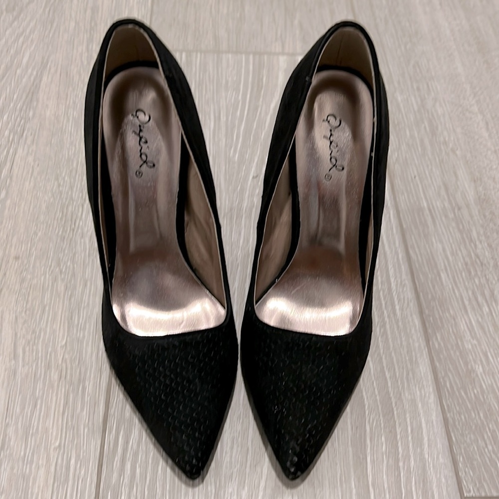 Women pump shoes, pointy toes,4.5 inches heels by Qupid